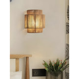 Tijdloze Gevlochten Rieten Wandlamp – WeaveGlow