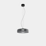 Moderne glazen hanglamp met gelaagde kap – design geïnspireerd op retrostijl