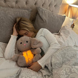 Rustgevend pluche knuffeldier met ademritme & slaapgeluid – Snoozie