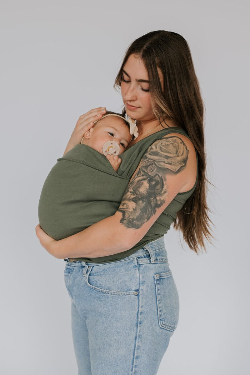 HugHaven | Het innovatieve ontwerp combineert het gemak van een t-shirt met de functionaliteit van een draagzak