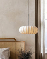 Hanglamp met zijden kap in Japanse wabi-sabi stijl – ovale kap met delicate ribbels