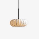 Hanglamp met zijden kap in Japanse wabi-sabi stijl – ovale kap met delicate ribbels