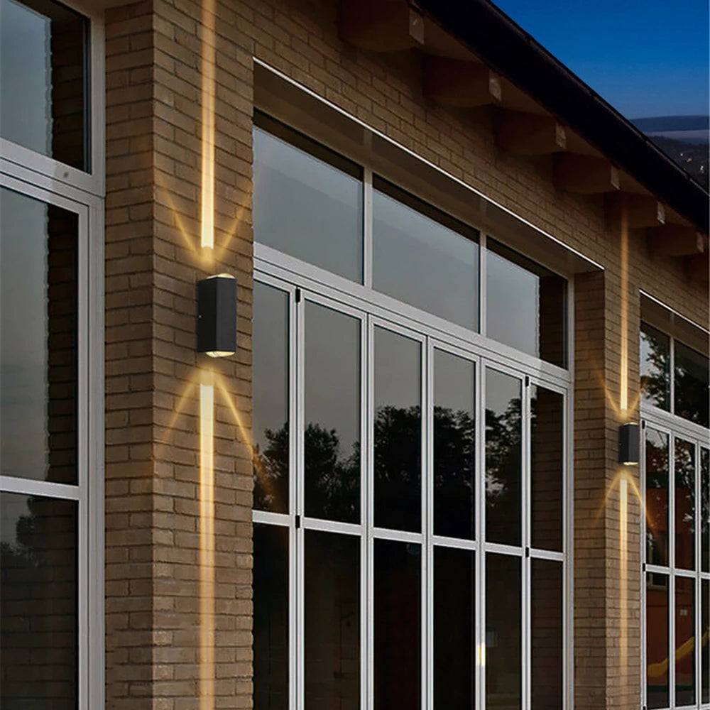 LumiGlow Buitenwandlamp – Sfeervol en Weerbestendig Licht