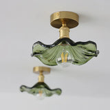Hanglamp decoratief met glazen kap in de vorm van een blad