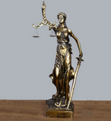 Decoratiestandbeeld van de Godin van de Gerechtigheid