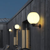 Zonne-energie LED Globe Wandlamp – Elegante Buitenlamp voor Paden & Ingangen
