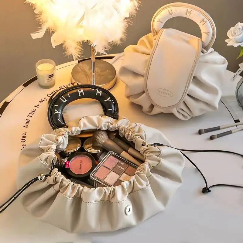 TravelChic | De ultieme cosmeticatas voor onderweg!