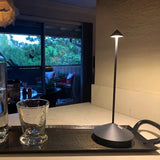 ZenLume | Minimalistische LED Tafellamp - Waterdichte & Dimbare Snoerloze Verlichting
