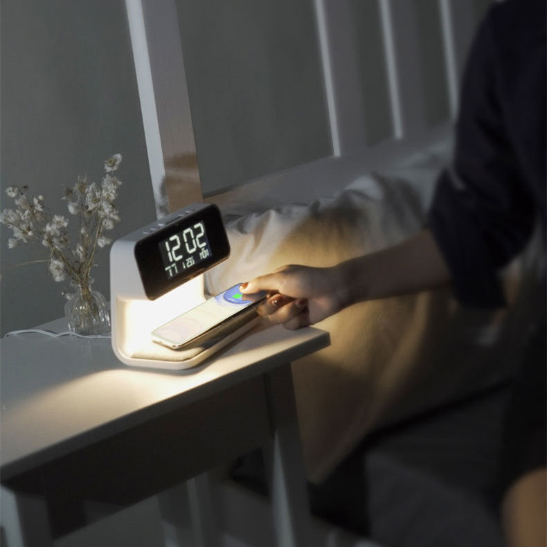 3-in-1 Bedlamp met Draadloze Oplader – LCD Alarmklok & Touch Dimbare LED Tafellamp
