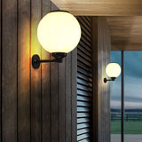 Zonne-energie LED Globe Wandlamp – Elegante Buitenlamp voor Paden & Ingangen