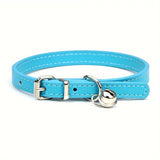 Verstelbare Kattenhalsband met Bel – Duurzaam Kunstleer en Veiligheidsbuckle voor Katten van Alle Maten