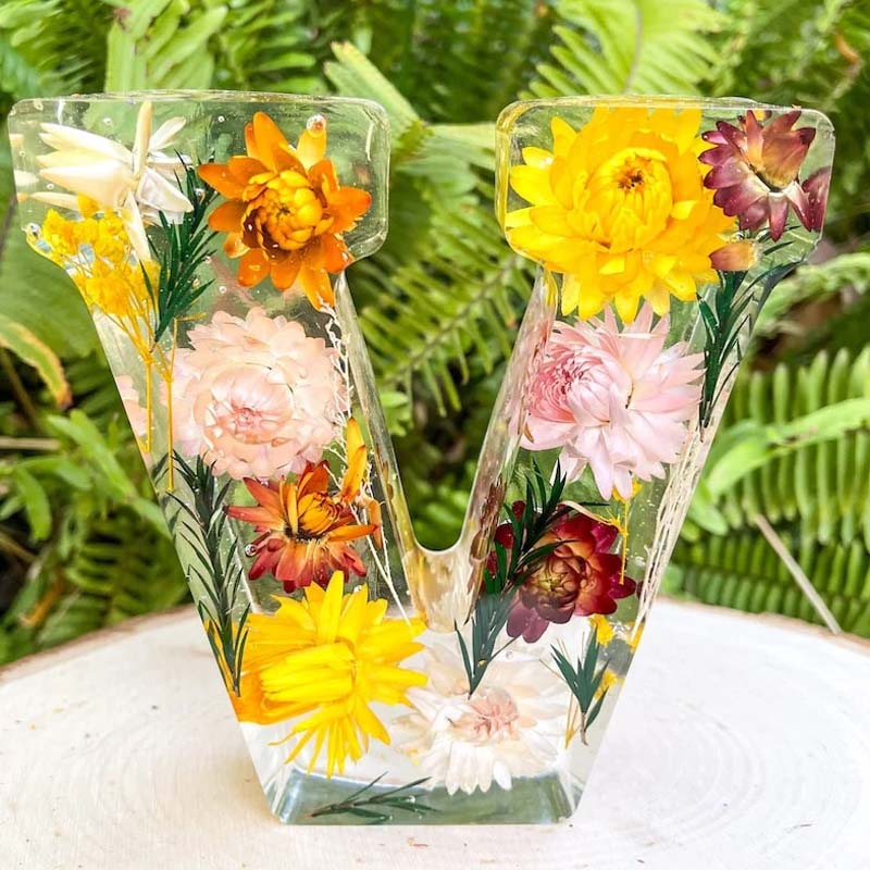 Nachtlampje van kunsthars met bloemenpatroon