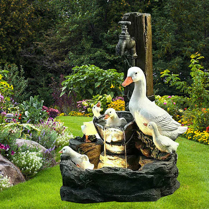 QuackHaven Eendenfamilie Fontein - Decoratieve en Rustgevende Tuinversiering - Lichtgewicht en Ideaal voor Buiten