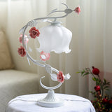 RosaGlo™ Stijlvolle Bedekte Rozenlamp – Tijdloze Elegant met een Romantische Glans