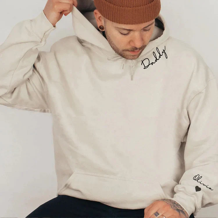 Embrace Hoodie | Te personaliseren met namen op de mouw