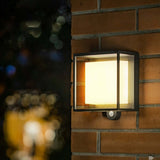 Moderne Buitenwandlamp met Zonne-energie & Sensor
