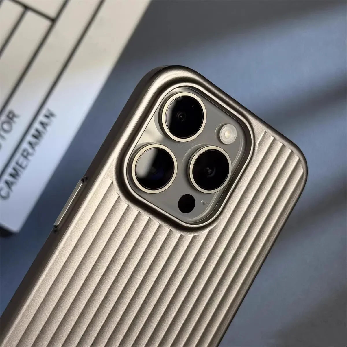 Shieldskin iPhone Hoes | Telefoonhoesje | Valbestendige titanium-look hoes voor iPhone modellen