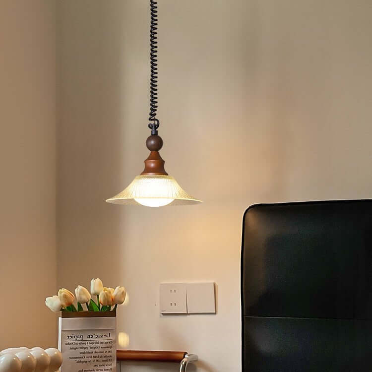 Hanglamp met houten accenten
