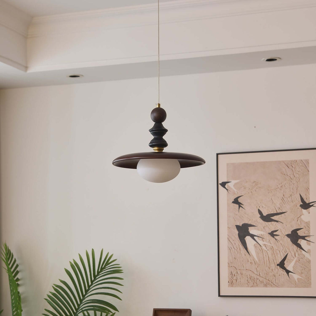 Hanglamp met houten accenten
