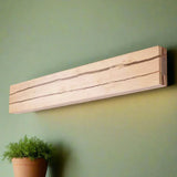 Moderne Gebroken Houten Wandlamp – Natuurlijke LED Sfeerverlichting