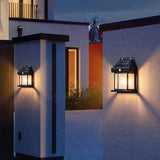 Wall Light | Verlicht je buitenruimte met deze lamp op zonne-energie!