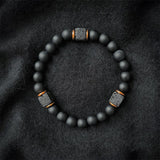 Matzwarte Onyx- en Kubus-Lavasteen-Balance-Armband – Aurelia