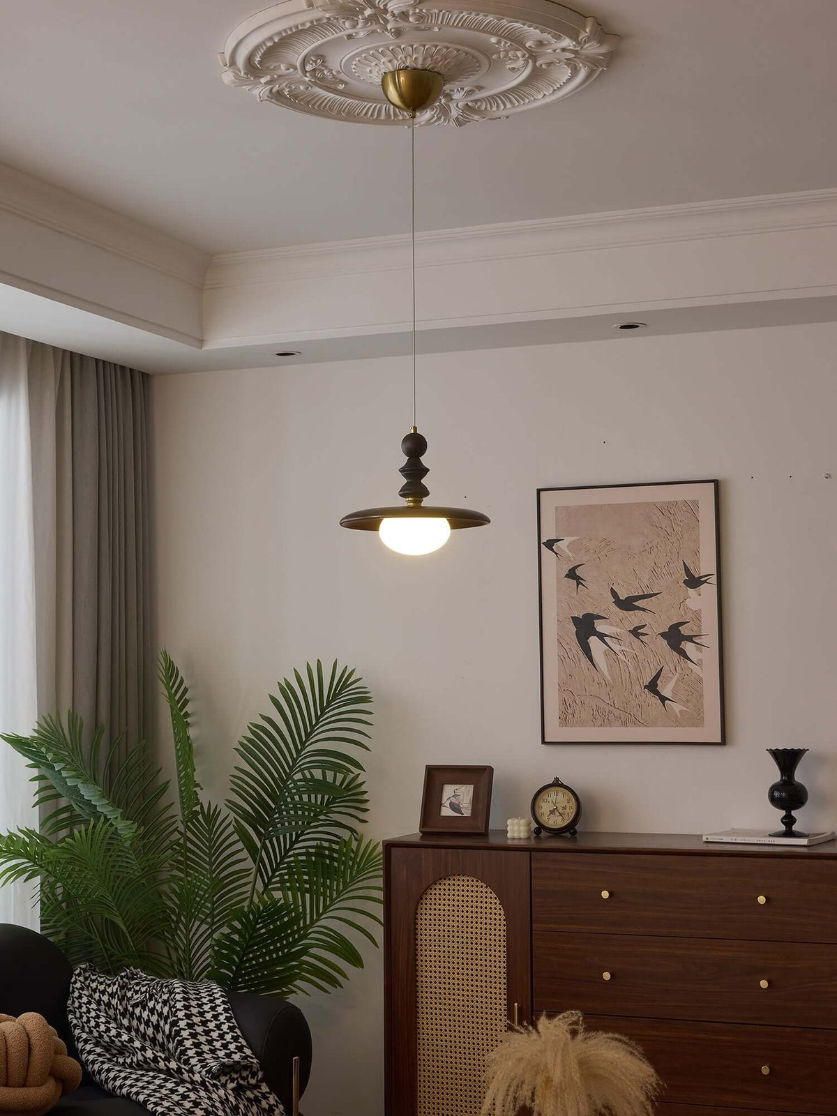 Hanglamp met houten accenten