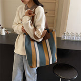 MetroStripe Casual Tote – Functionaliteit en Design