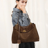 Laura – Grote handtas van faux suede in rechthoekige vorm