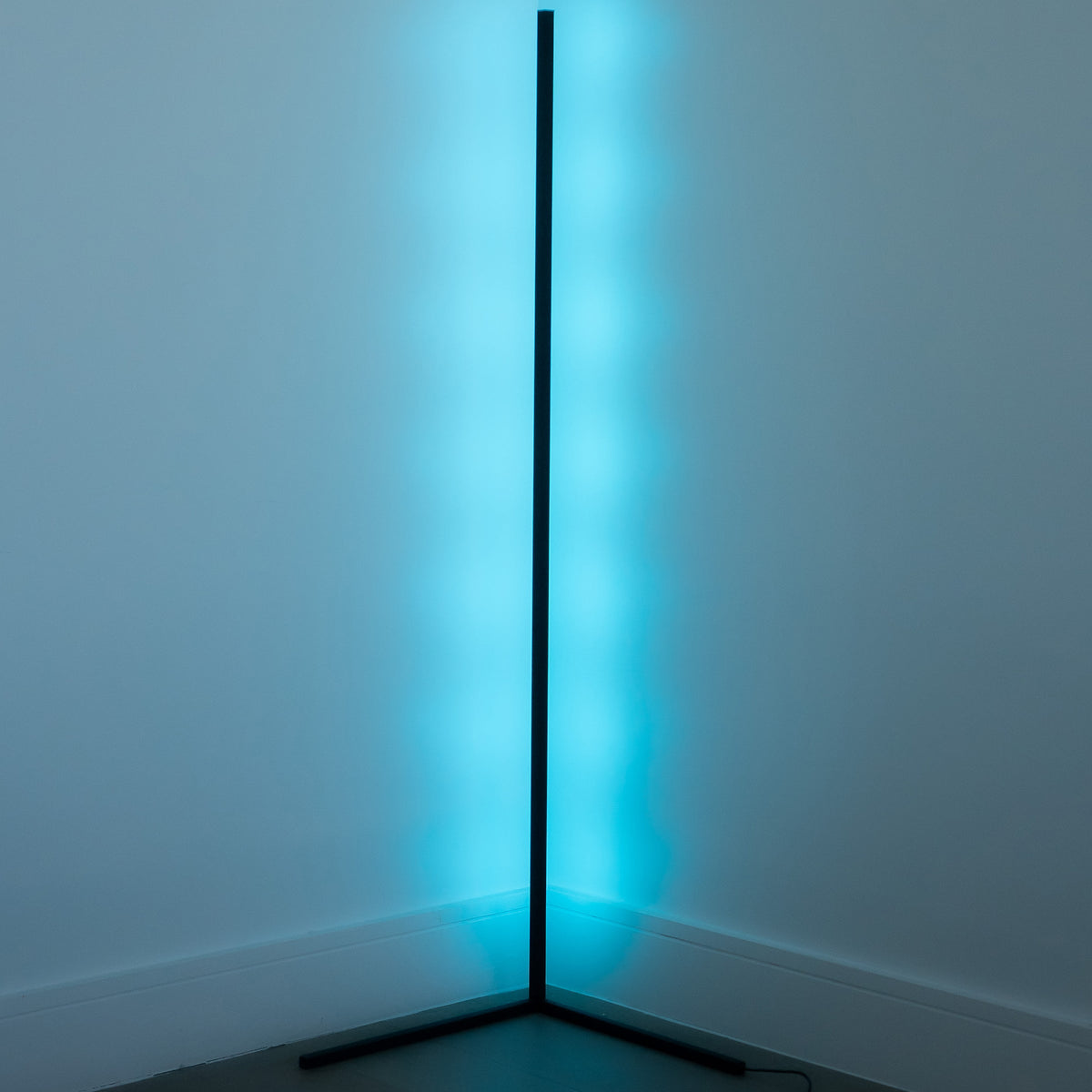 Minimalistische LED Hoeklamp – Moderne Vloerlamp voor Woonkamer, Slaapkamer of Kantoor
