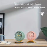 Nordic Stille Bureauklok – Luminous Wijzers & Metalen Frame