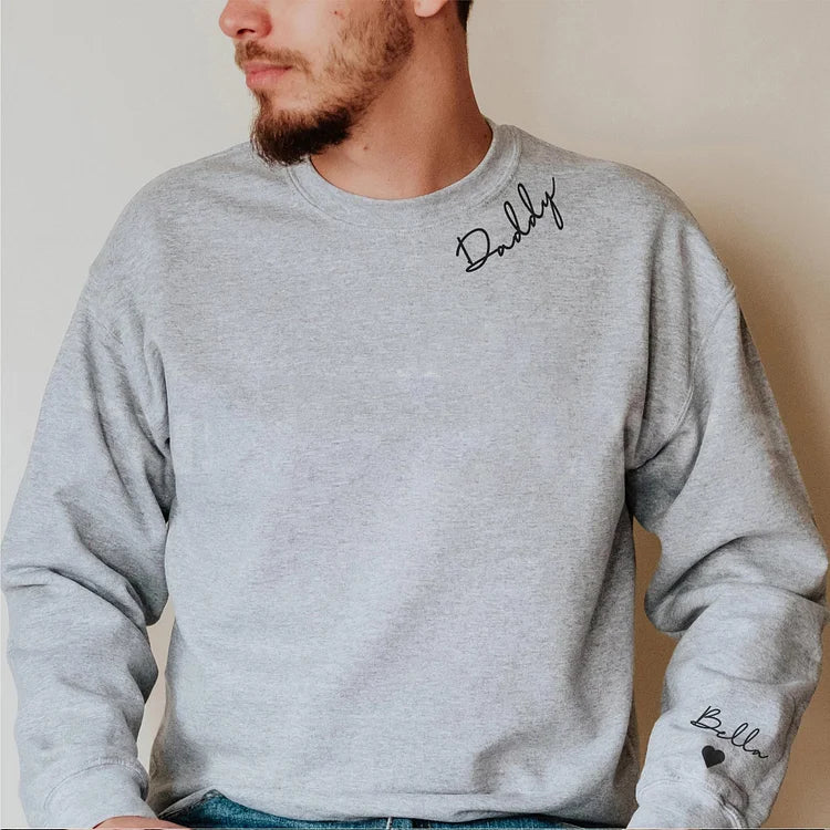 Embrace Hoodie | Te personaliseren met namen op de mouw