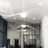 Zwarte Hanglamp in Hoedvorm – Moderne Elegantie