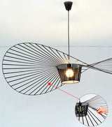 Zwarte Hanglamp in Hoedvorm – Moderne Elegantie