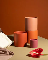 POTERIE – Moderne bloempot van keramiek met schotel