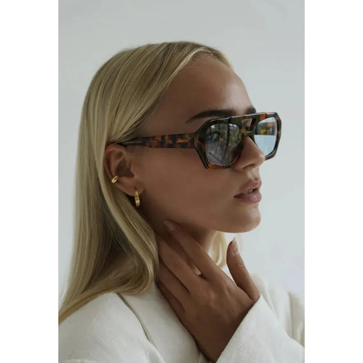 Trendy Zonnebril met Glamour-Detail – Nova