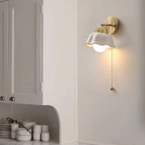 Retro Franse Witte Bloem Wandlamp – Vintage Elegant voor Tijdloze Interieurs