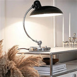 Minimalistische tafellamp met een warme, Scandinavische uitstraling