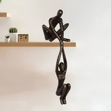 DynamicDuo - Man heft Vrouw Beeld Kunst Standbeeld