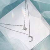 MOONSHINE NECKLACE – Dubbele ketting met maanhanger voor romantische elegantie