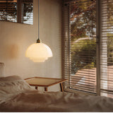 Melkwitte Glazen Hanglamp | Mid-Century Modern Design | Diameter Variaties | Verstelbare Ophanglengte | Glas en Messing | Geschikt voor 110V-120V | Elegant Statement Stuk voor Interieur