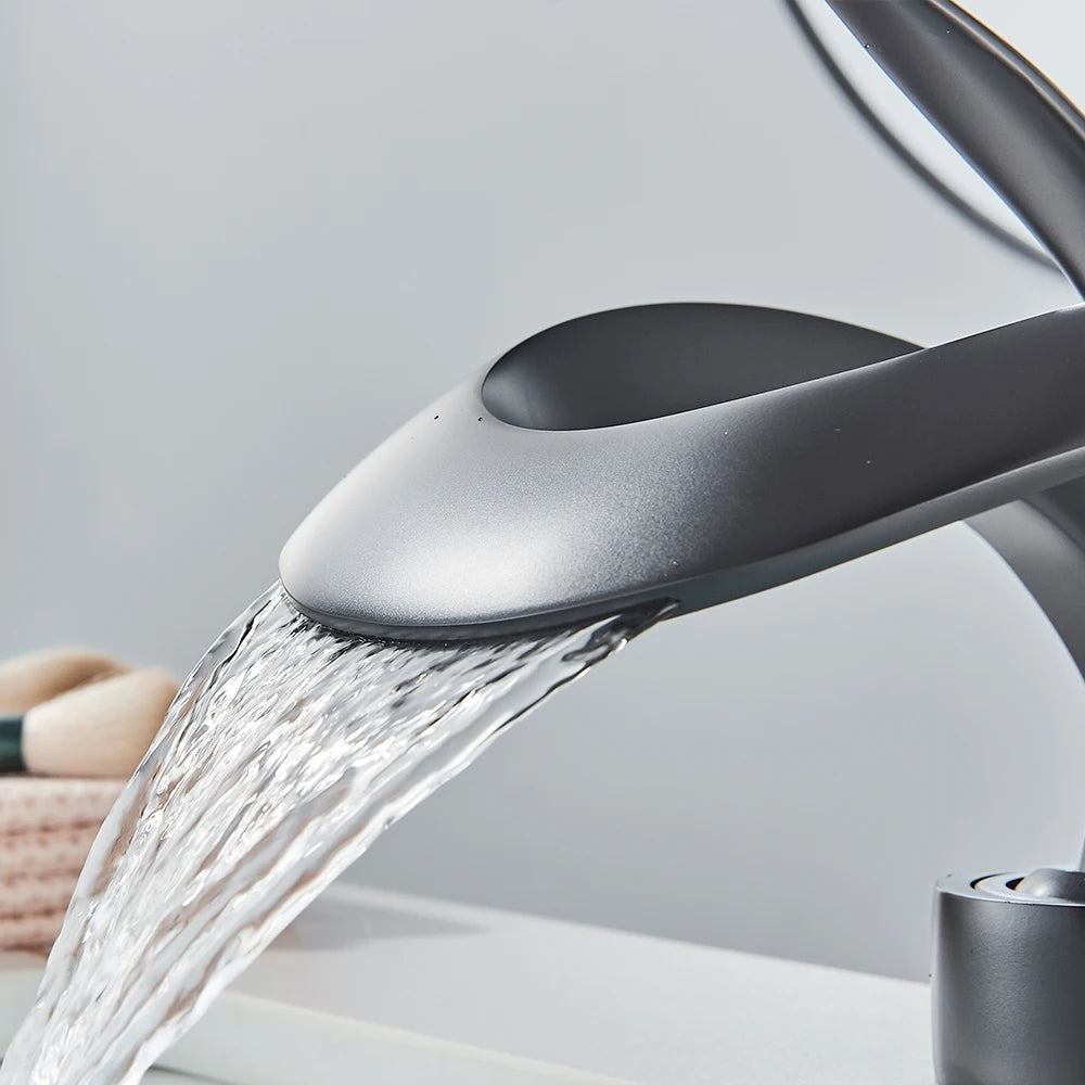 Mengkraan met watervaluitloop - Flowarc