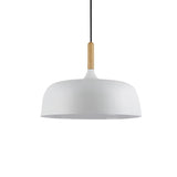 Moderne metalen hanglamp met houten accent – minimalistische Scandinavische stijl