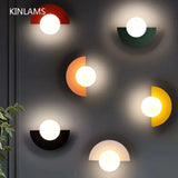 Moderne LED wandlamp in geometrische halve cirkel stijl