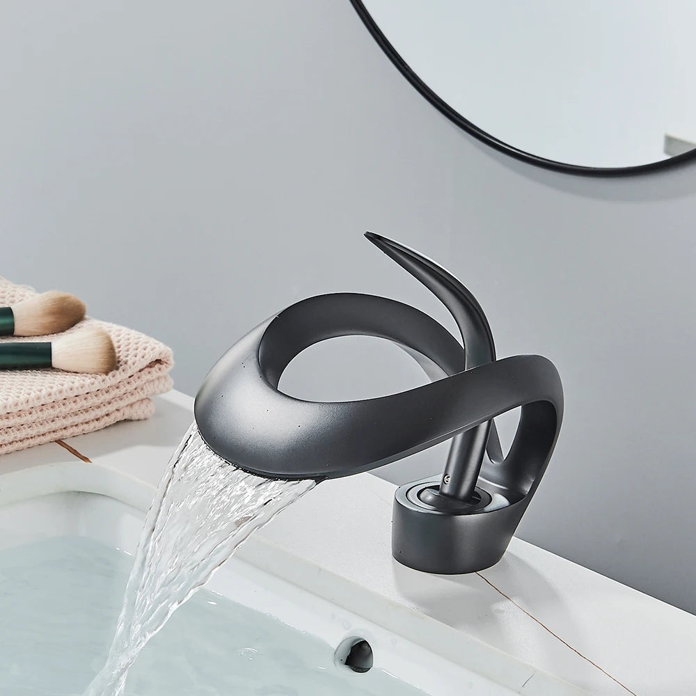 Mengkraan met watervaluitloop - Flowarc