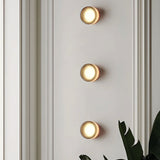 Nomeva | Moderne wandlamp met kuiltjestextuur | Hoogwaardig metaal | Energiezuinige LED | Verkrijgbaar in Amber, Rook, Wit | Eenvoudige installatie | 13,7x7 cm | Voor woonkamer, slaapkamer, gang