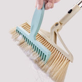 Broom Comb | Houd je bezem schoon en haarvrij!