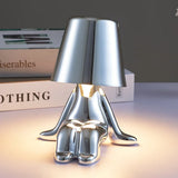 Designer LED tafellamp zittende man met glanzende afwerking