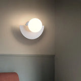 Moderne LED wandlamp in geometrische halve cirkel stijl