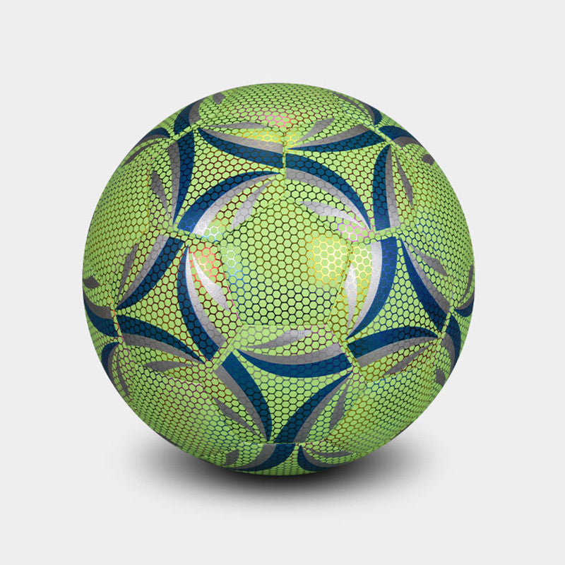 Oplichtende voetbal met reflectie-effect – Voor speelplezier bij dag en nacht
